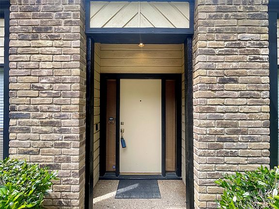 4th image of 9931 Chimney Hill Ln