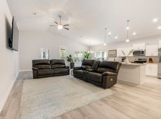 88 Cool Breeze Loop, Freeport, FL 32439