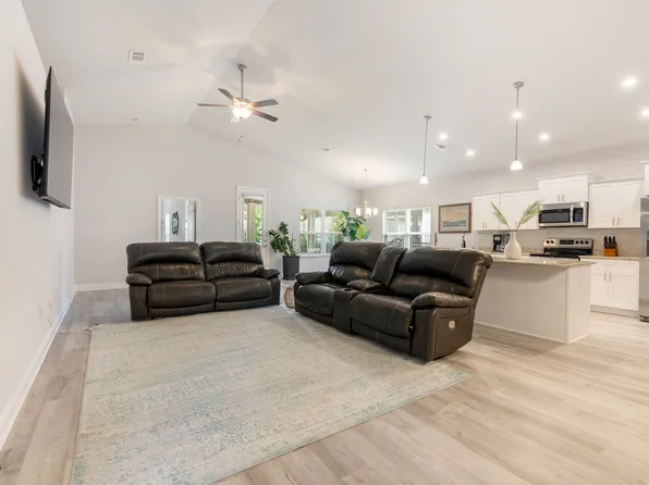 88 Cool Breeze Loop, Freeport, FL 32439
