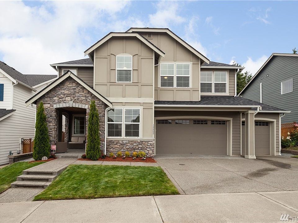 Beautiful Tehaleh Home with 3-car garage