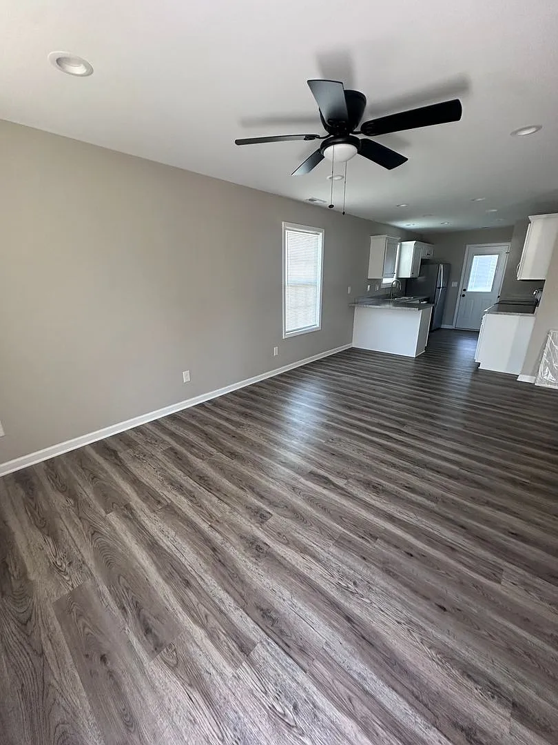 400 Sanderson Drive — Photo 2