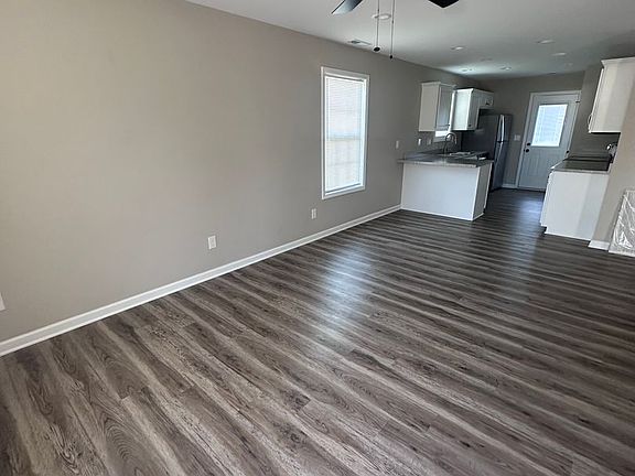 2nd image of 400 Sanderson Dr