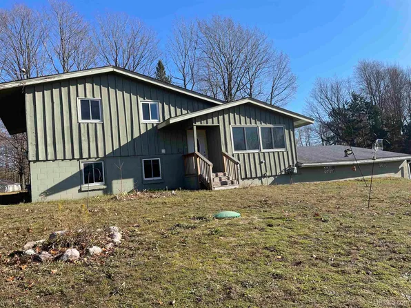 E9408 Stone St, Munising, MI 49862