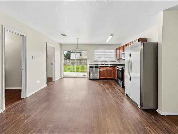 4th image of 2014 Kingsbridge Dr