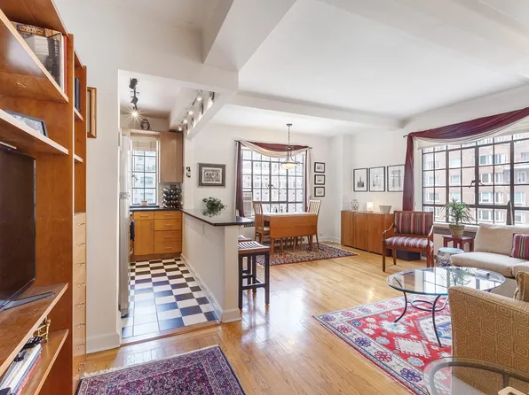 10 Park Avenue image 1 of 12