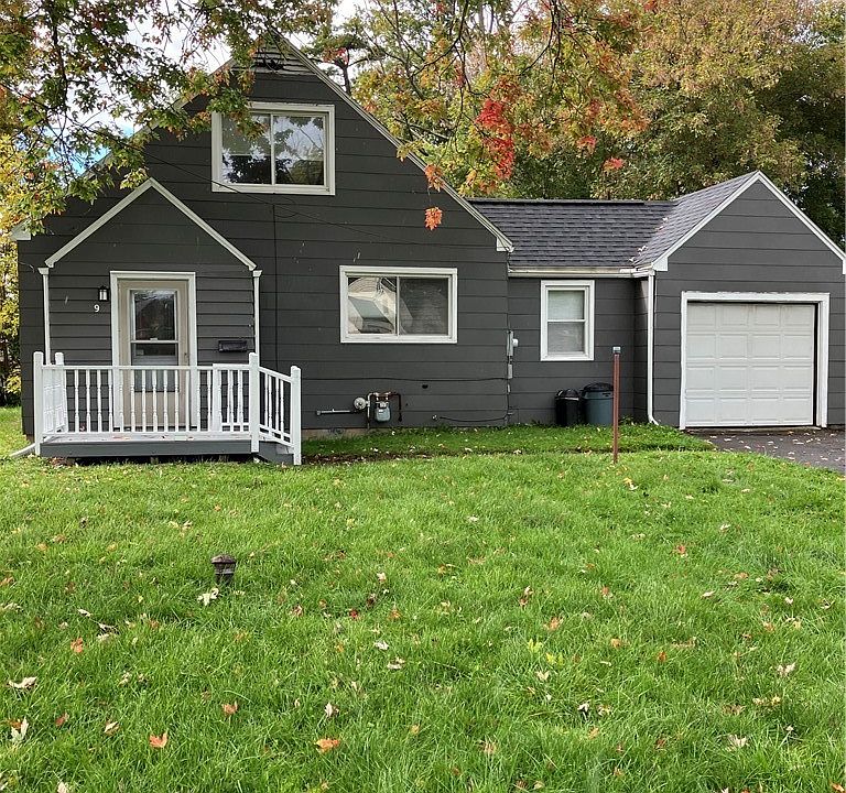 1st image of 9 Parkwood Dr