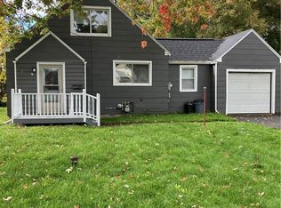 9 Parkwood Dr, East Syracuse, NY 13057