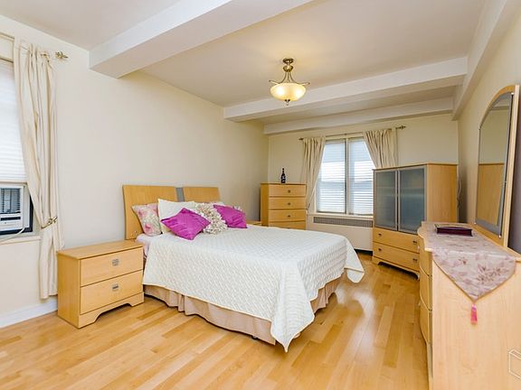 3rd image of 420 W 206th St APT 6M
