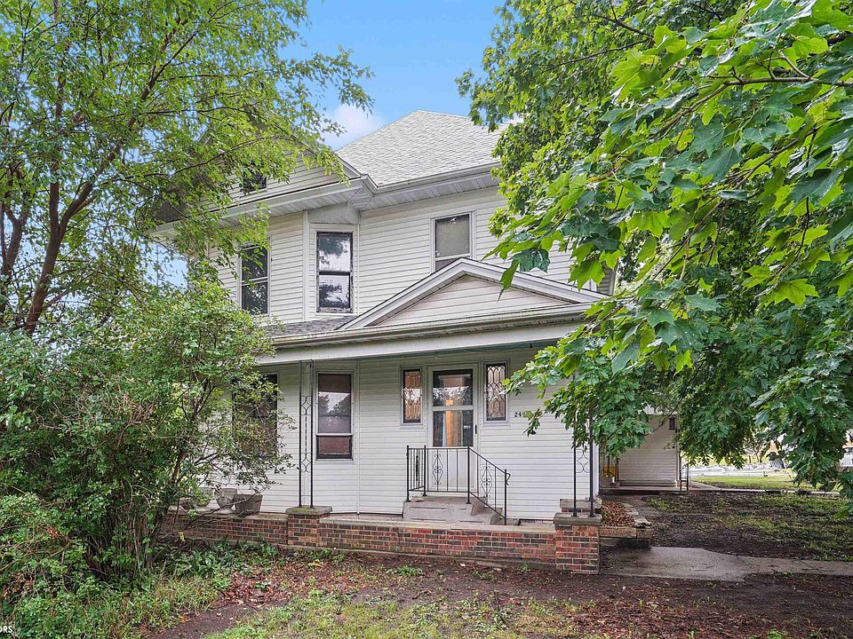 1st image of 2496 170th St