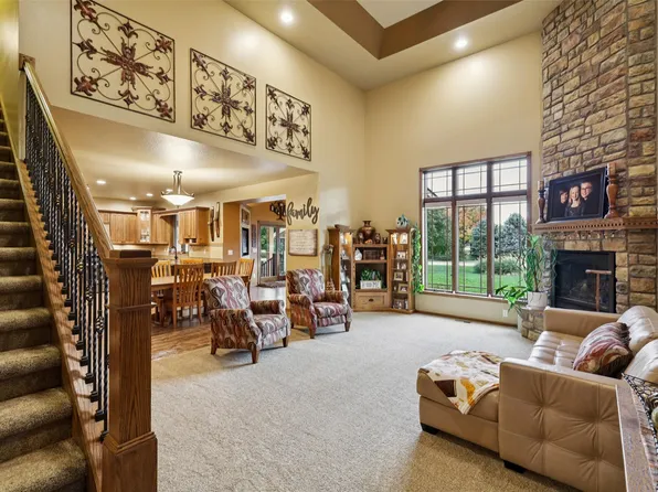 800 Lake View Ave, Polk City, IA 50226