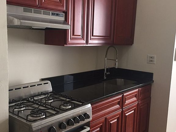4th image of 315 10th Ave APT 3