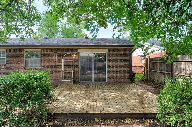 801 Robin Hill Rd — Photo 23