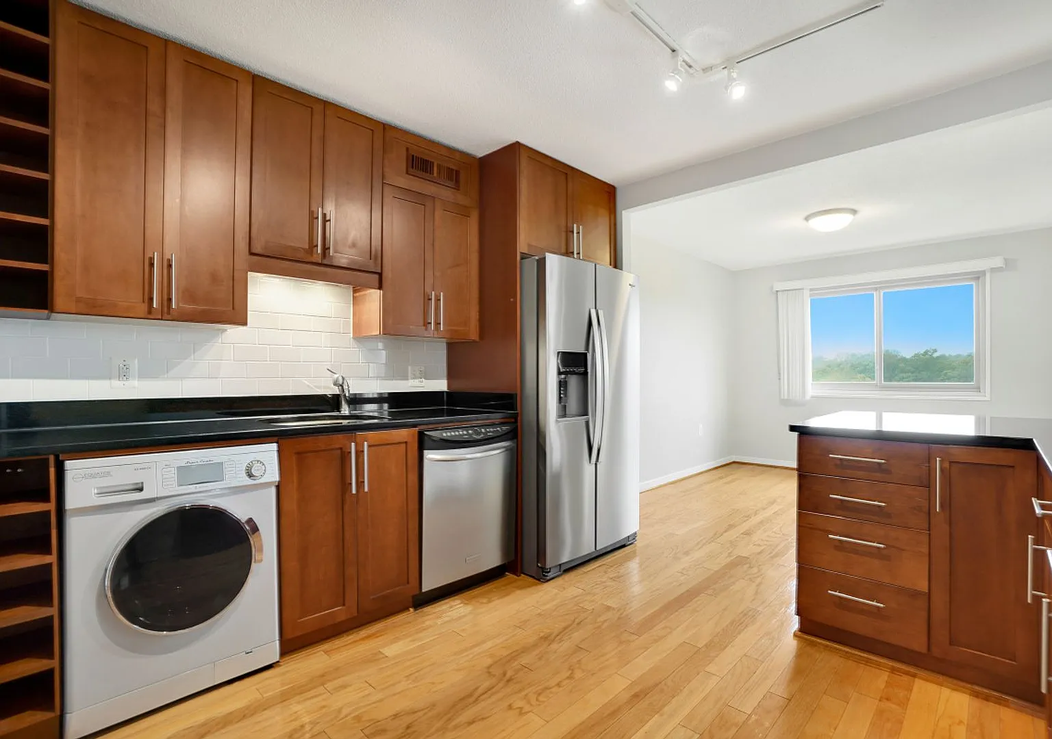 Bright & Spacious 2BR/2BA Condo at Takoma Overlook All Utilities Included! — Photo 4