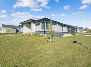5112 Scenic View Ct SW, Cedar Rapids, IA 52404