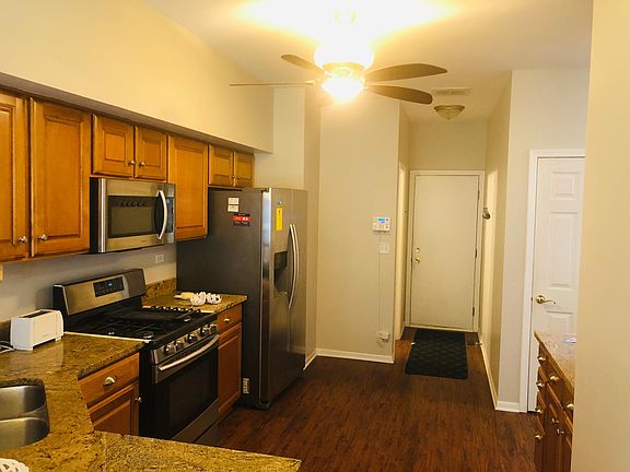 3rd image of 1043 Parkhill Cir #1043