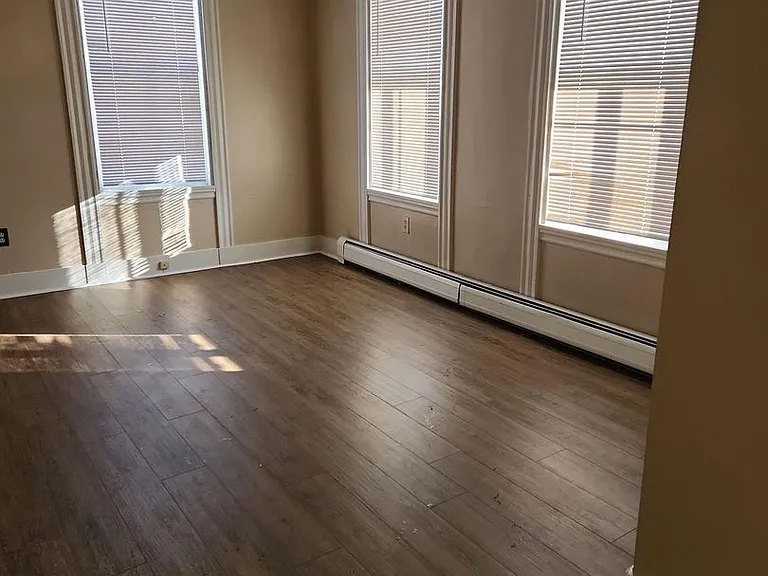 20 N Park St — Photo 9