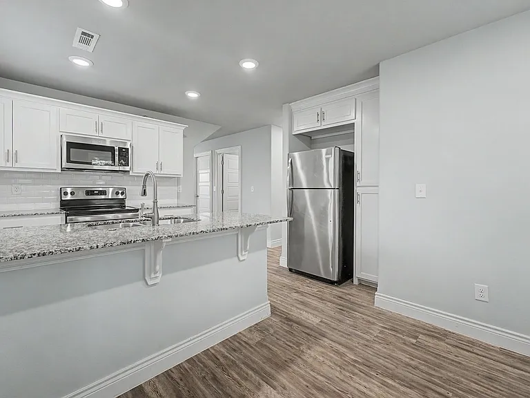 604 E Osage Trce — Photo 13