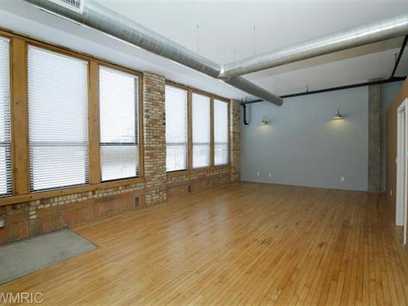 4th image of 500 Erie St Unit 5