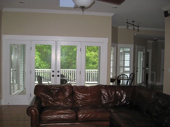 Access to screened porch