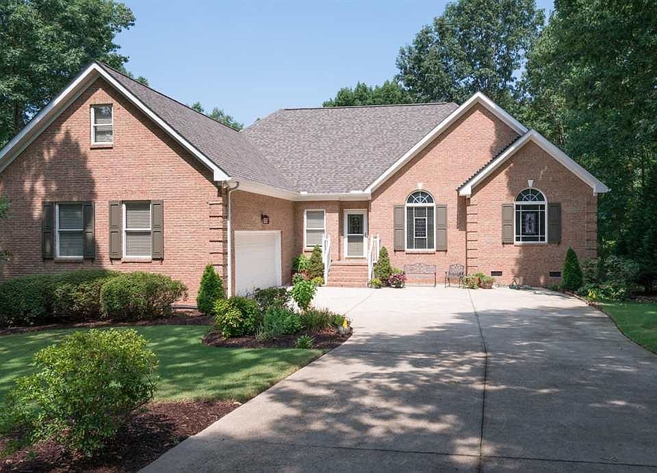 1st image of 335 Raes Creek Dr