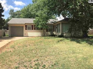 2007 N Van Buren St, Hutchinson, KS 67502