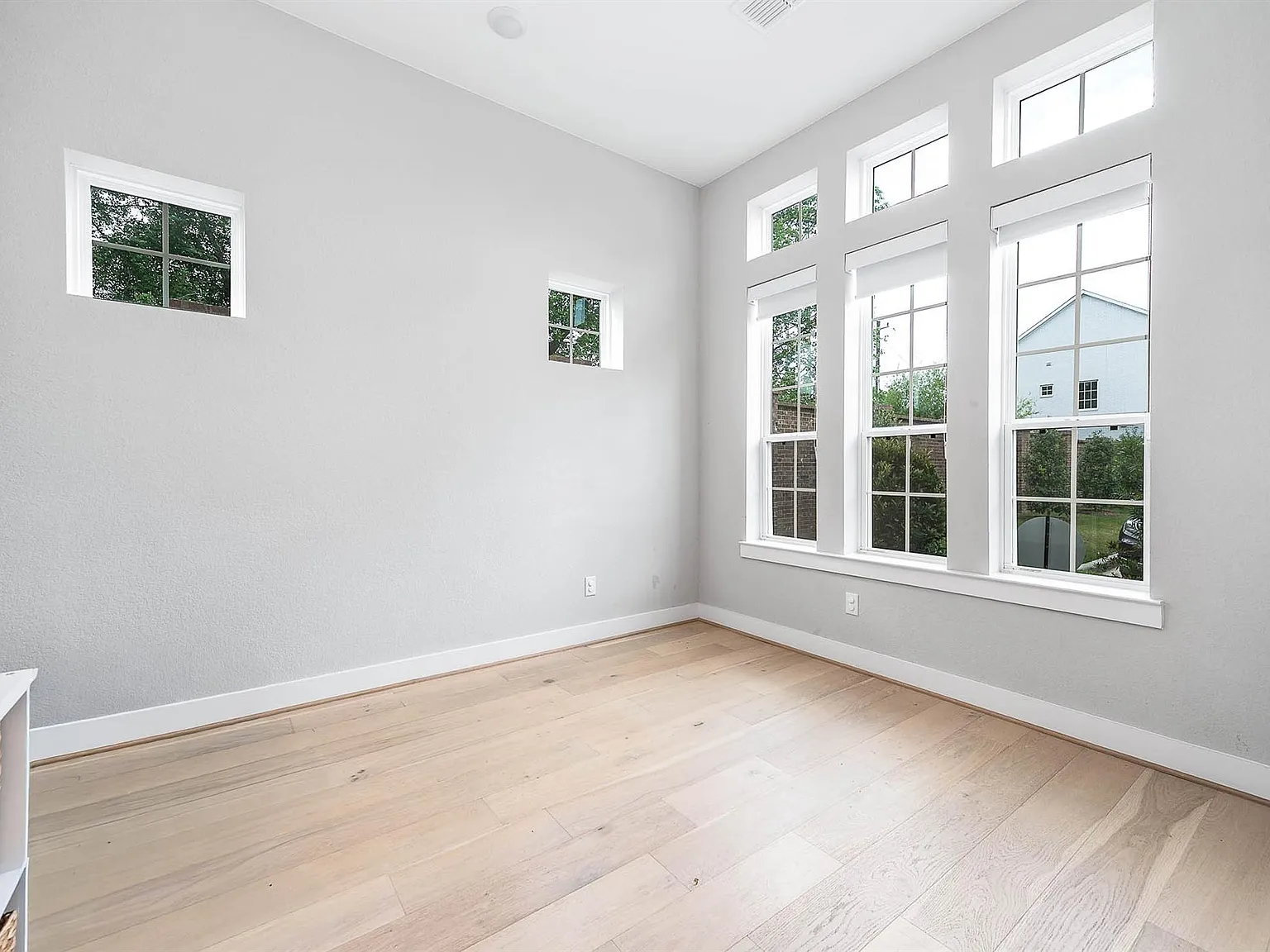 4 bed, 3.5 bath, 3356 sqft, $7,200 — Photo 2