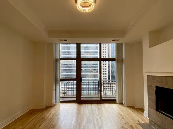 212 W Washington St, Chicago, IL