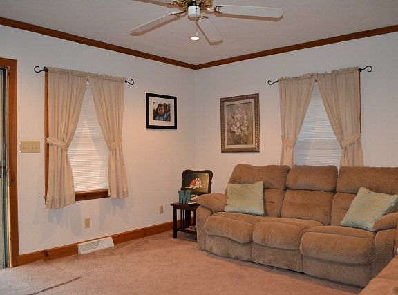 4th image of 28 Shumate St