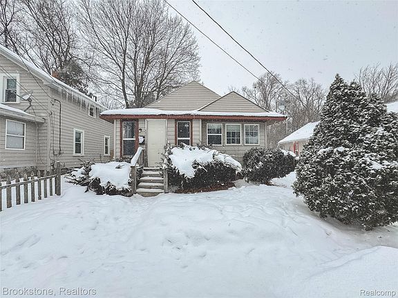 2nd image of 202 W Rundell St