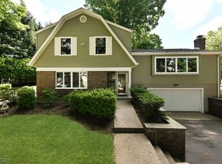 722 Chimes Rd, Paramus, NJ 07652