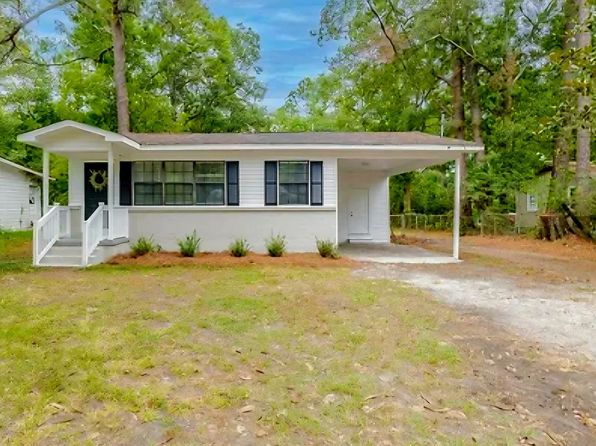 8 Circle Dr, Saraland, AL 36571