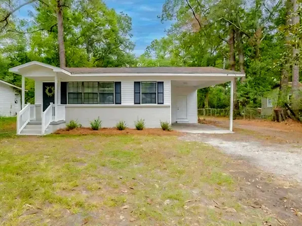 8 Circle Dr, Saraland, AL 36571