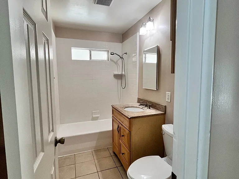 703 E Linfield St — Photo 17