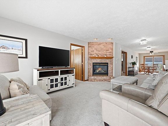 5th image of 936 Longview Rd