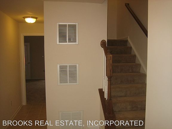 3rd image of 148 Parkway Ct