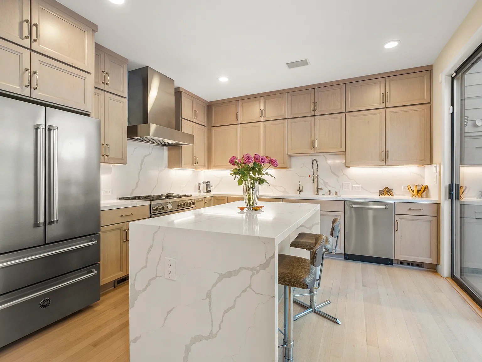 6681 Charing Cross Rd — Photo 4