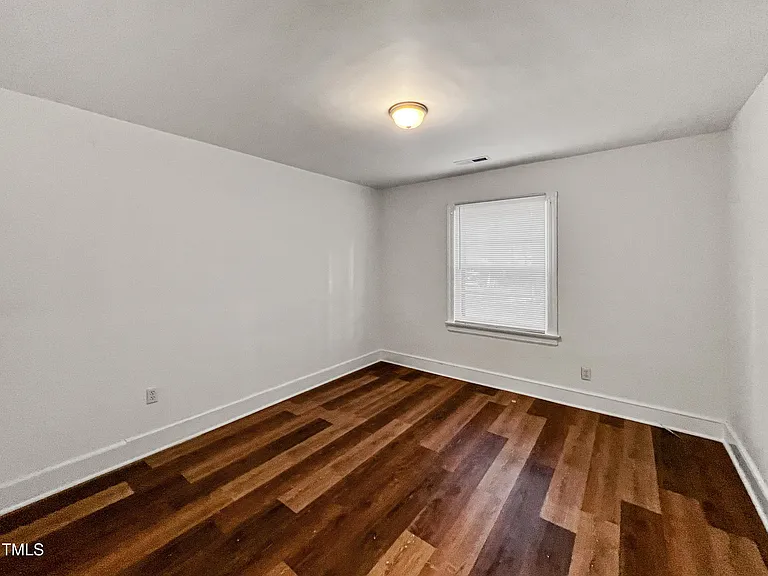 1800 Rosewood Ave — Photo 3