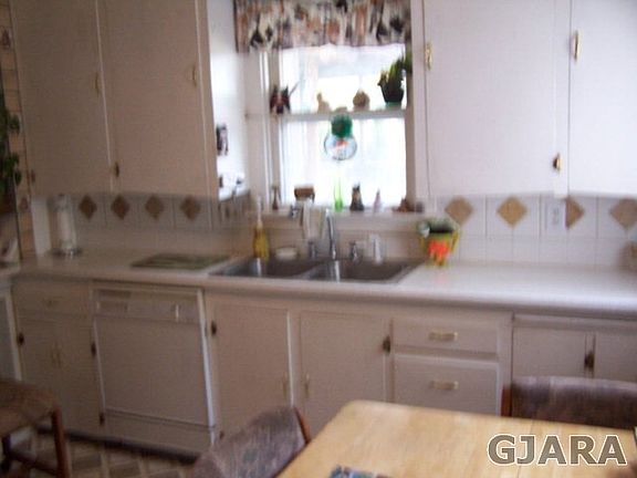 4th image of 115 Lilac Ln