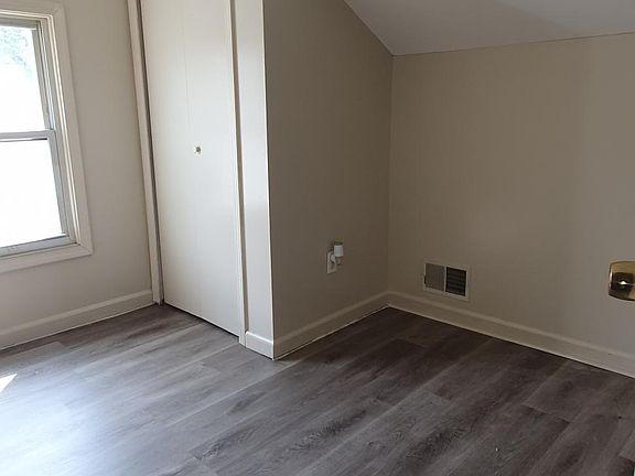 3rd image of 8627 Lozier Ave