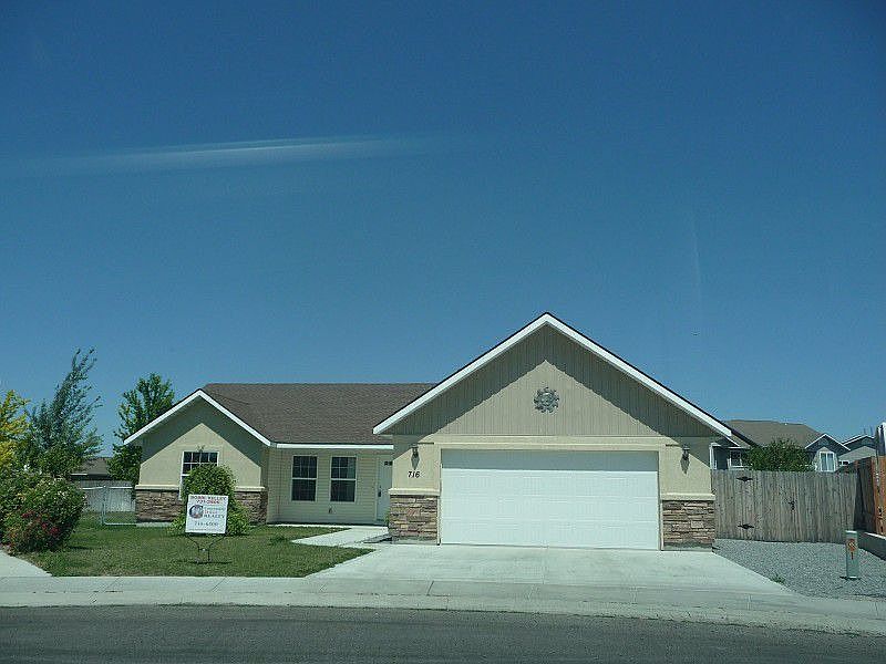 1st image of 716 Aiken Cir