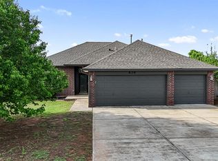 636 Hunters Way, Mustang, OK 73064