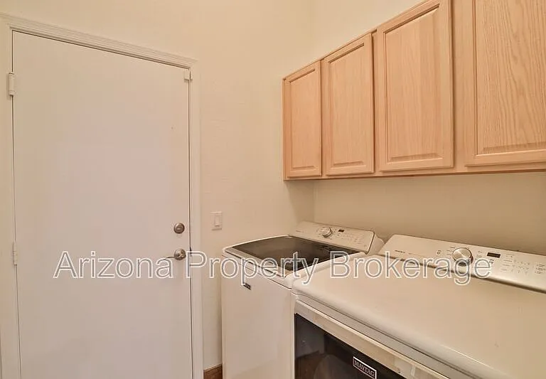 715 E Orchid Ln — Photo 15