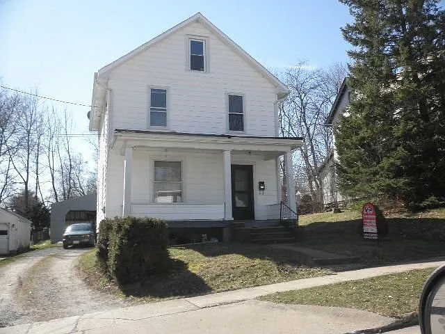 651 Prospect St photo 1