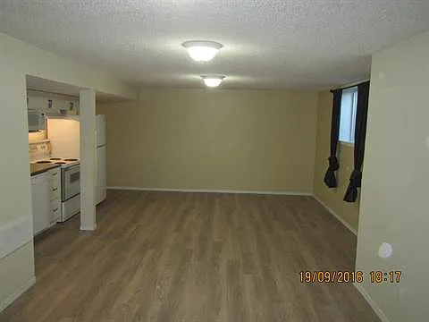 17 Melrose Cres #1A — Photo 5