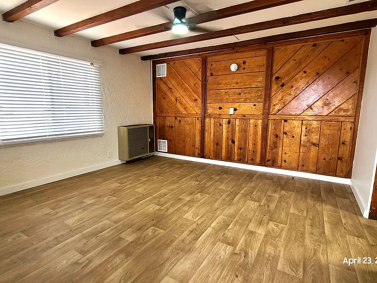 504 W Flores St — Photo 12