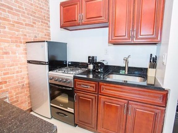 3rd image of 351 W 46th St APT 2N