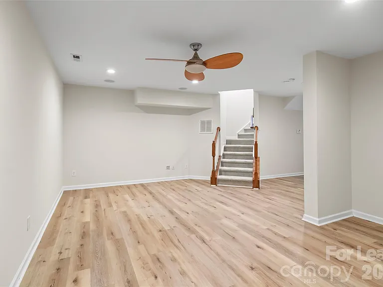 417 Armour St — Photo 34