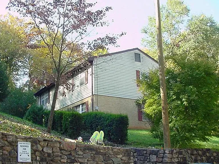 944 Floyd Ave SW #A — Photo 3