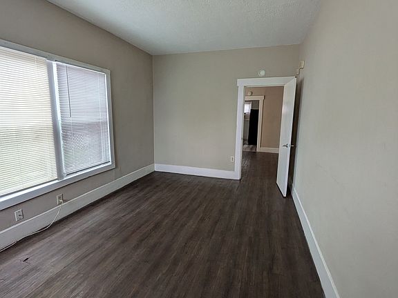 3rd image of 240 E 18th St #240