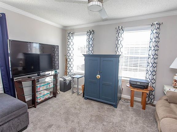 5th image of 2069 Eastlynn Dr.